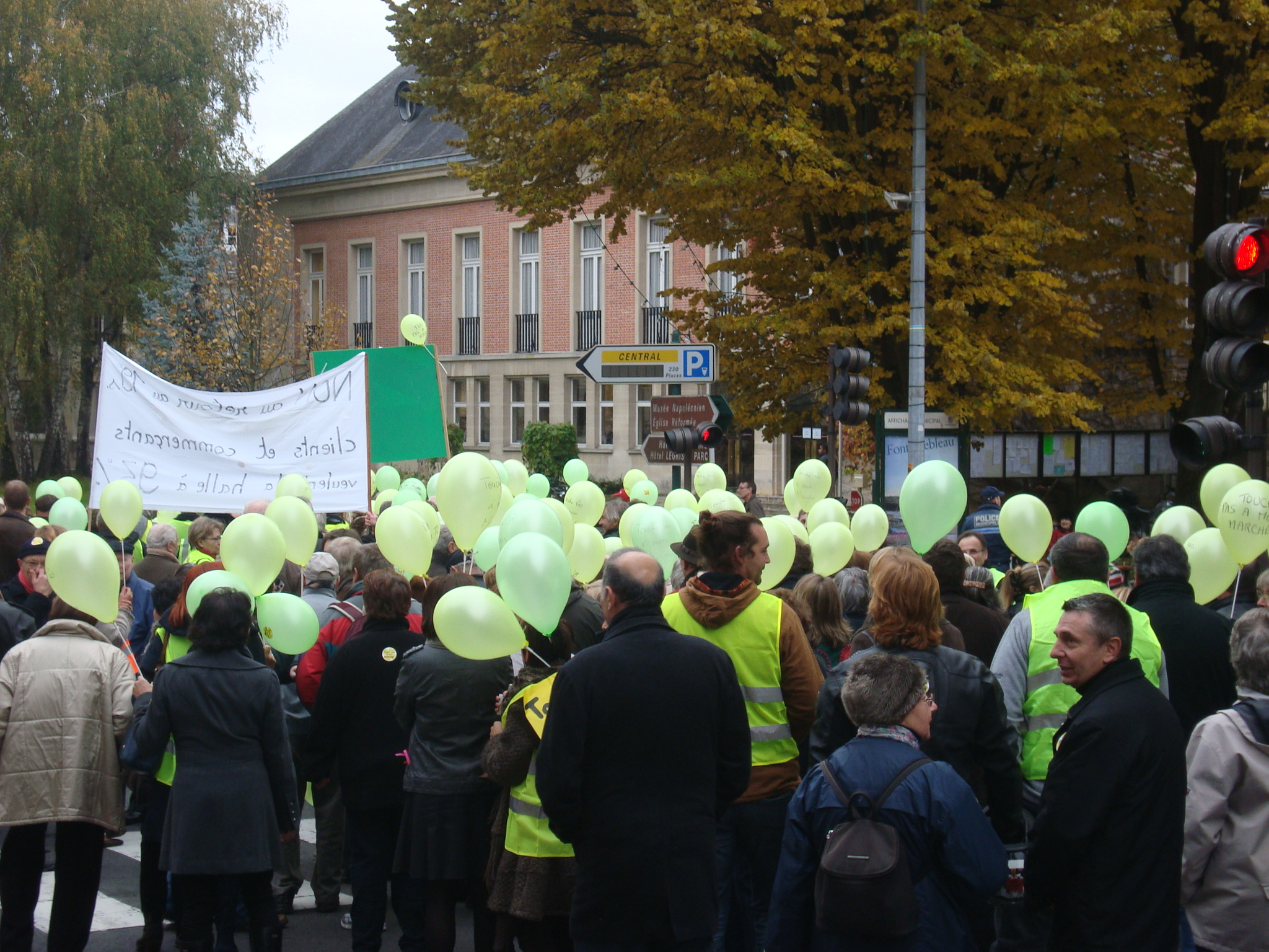 Les commerçants manifestent contre la destruction de la Halle Les commerçants manifestent contre la destruction de la Halle