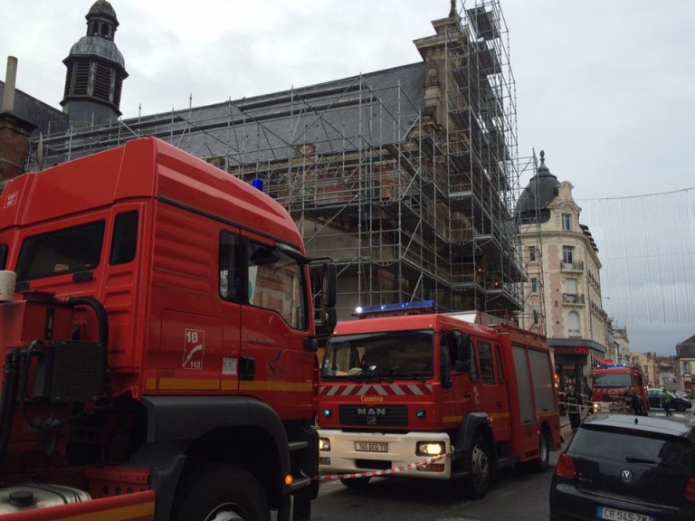 Incendies des églises de Fontainebleau et de Veneux les Sablons, une croix renversée en forêt Incendies des églises de Fontainebleau et de Veneux les Sablons, une croix renversée en forêt