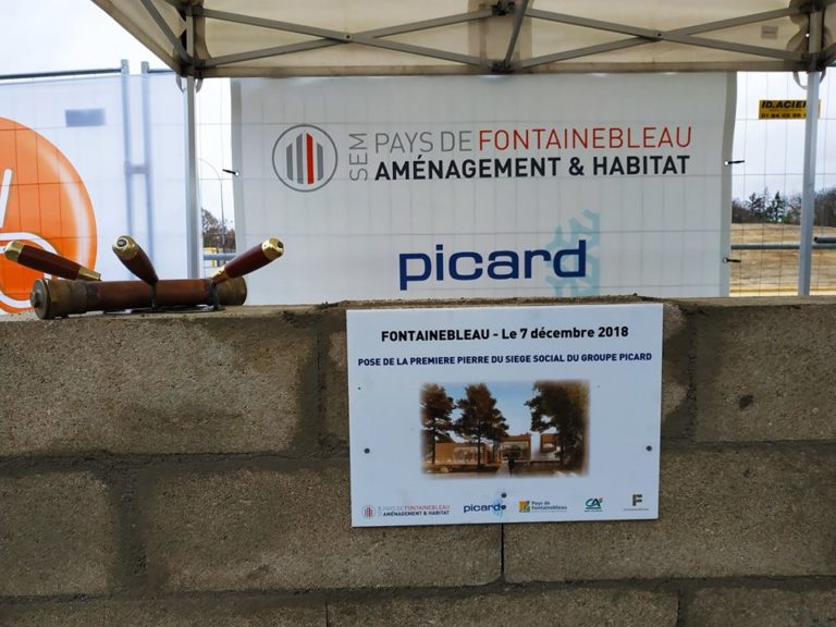 Pose de la 1ère pierre du nouveau siège de Picard Pose de la 1ère pierre du nouveau siège de Picard