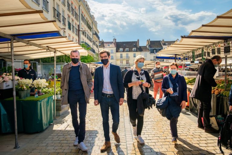 Sur le Marché de Fontainebleau pour expliquer notre projet !
