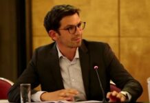 Vidéo : Une voiture « flasheuse » dans les rues de la Ville